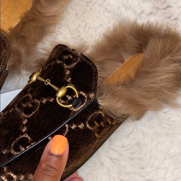 GUCCI PRINCETOWN VELVET GG SLIPPERS WITH LAMB FUR - Picture 5 of 8